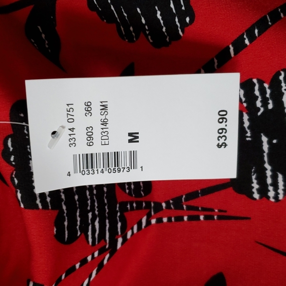 Tank Top with Back Cut-Out - Picture 4 of 5